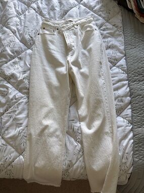 Abercrombie & Fitch High-Rise Loose Straight White Jeans